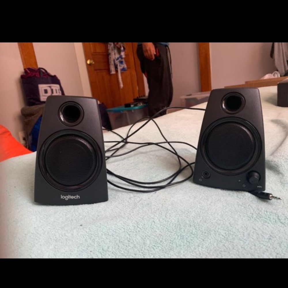 Logitech speakers - Picture 3 of 3